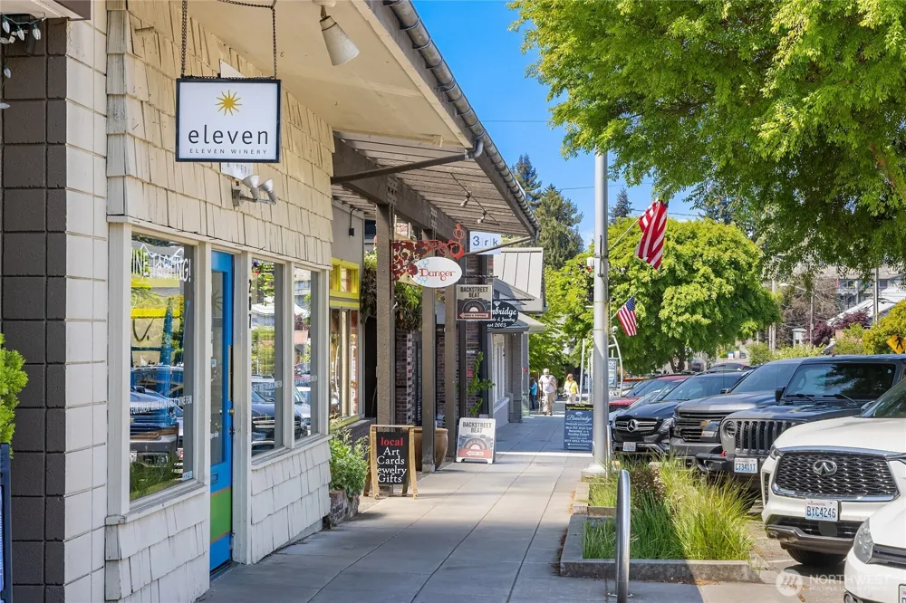 125 Ferncliff Avenue NE #E242 Bainbridge Island, WA 98110