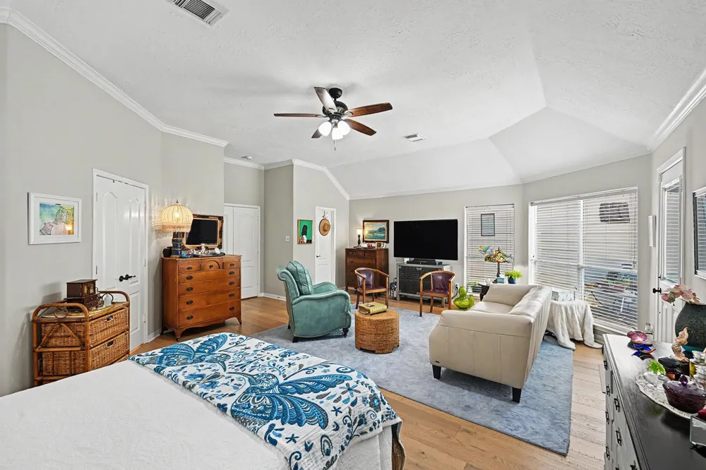 933 Mystic Village Lane Seabrook, TX 77586