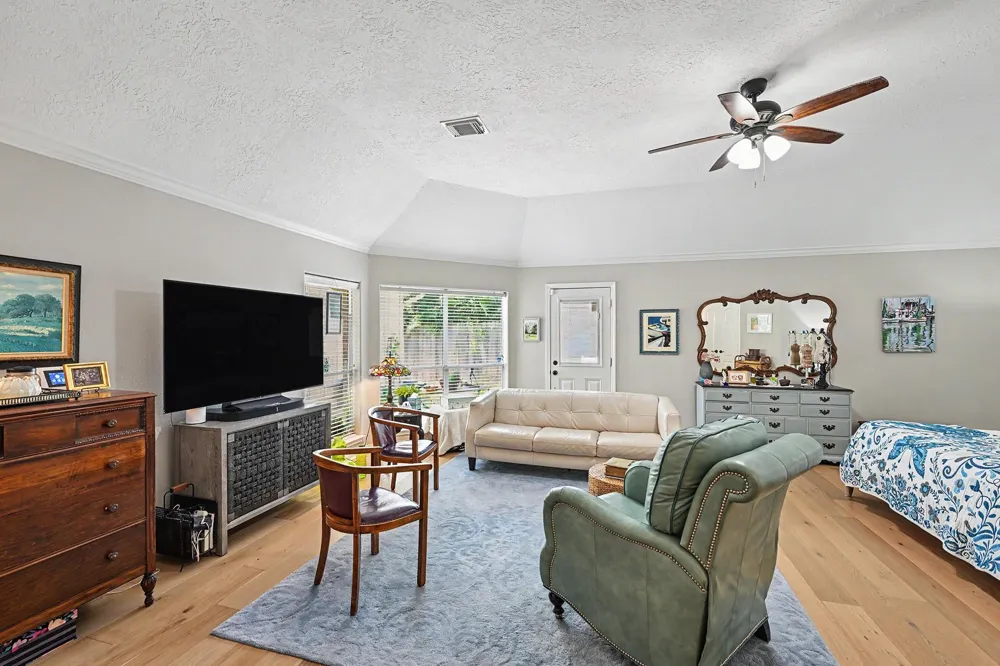 933 Mystic Village Lane Seabrook, TX 77586