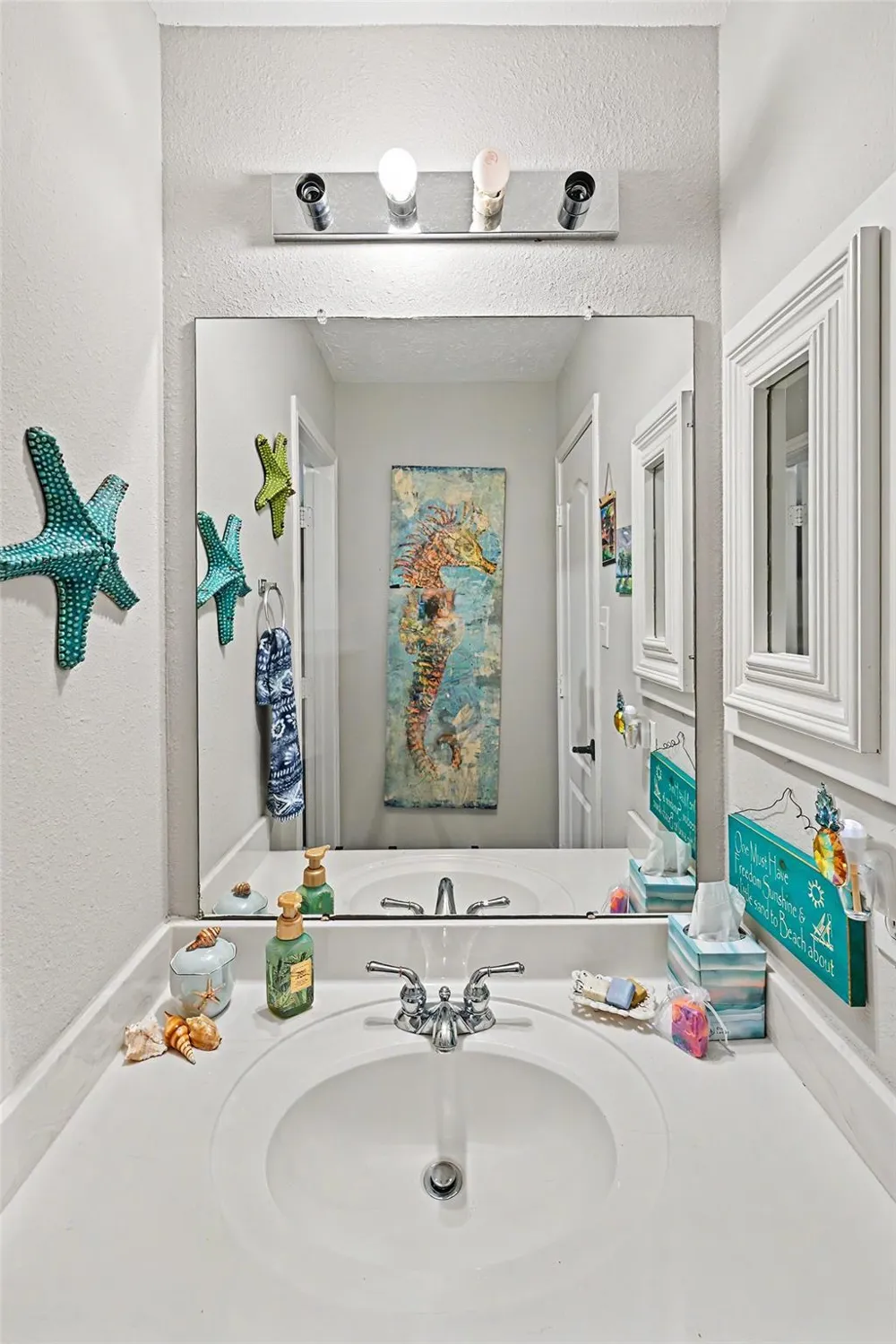 933 Mystic Village Lane Seabrook, TX 77586