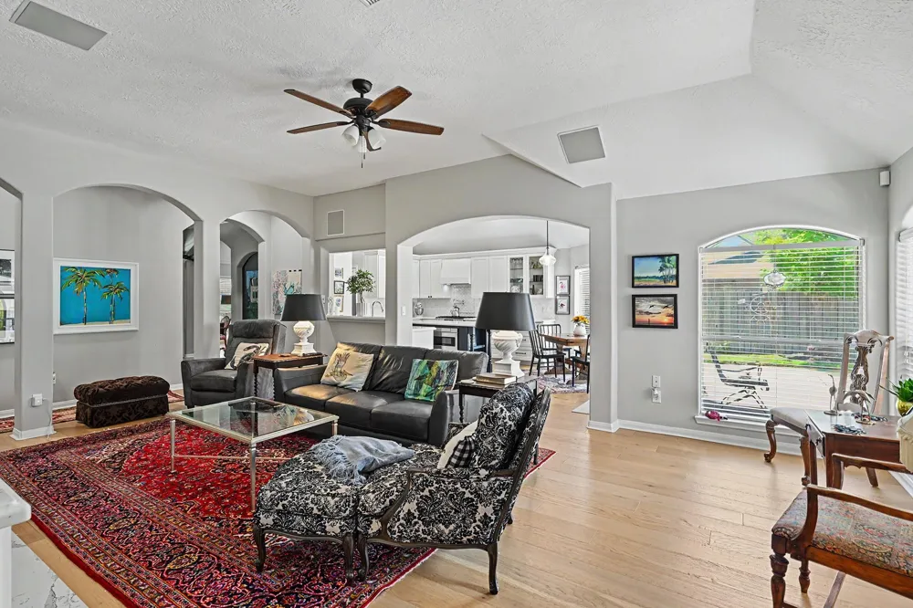 933 Mystic Village Lane Seabrook, TX 77586