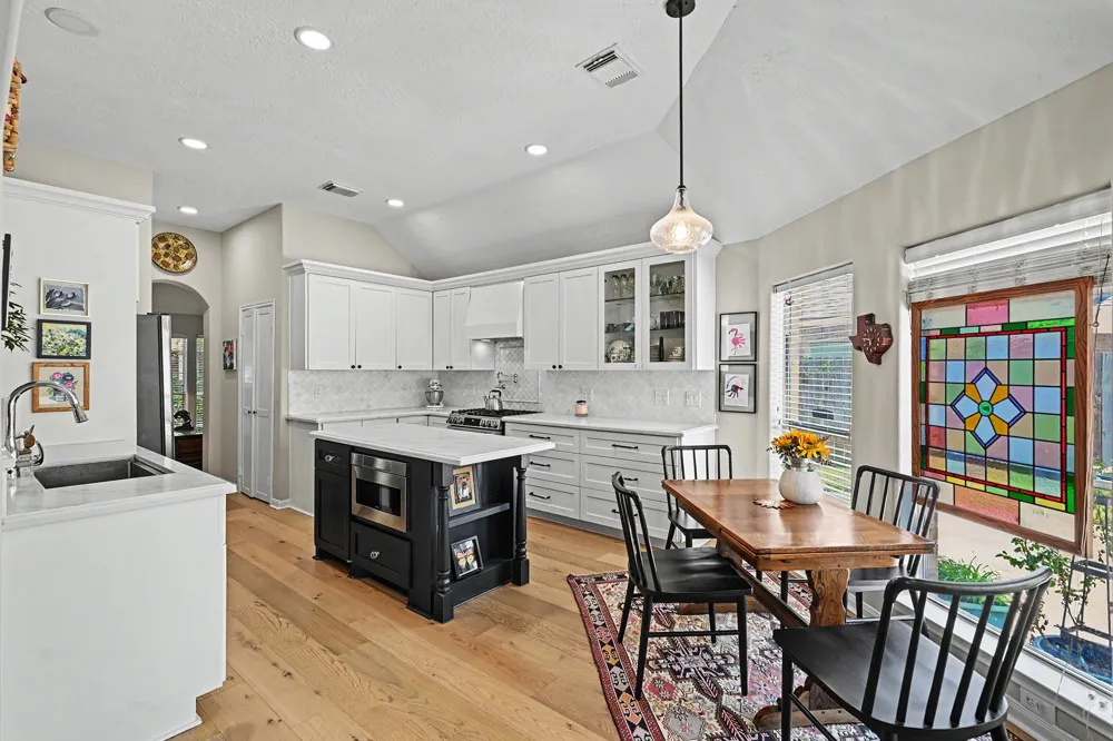 933 Mystic Village Lane Seabrook, TX 77586