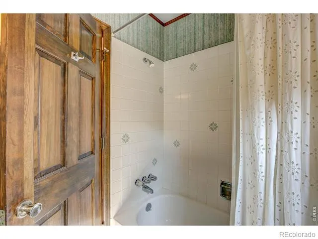 1142 Streamside Drive Glen Haven, CO 80532