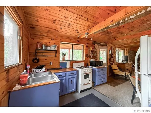 2508 Riverside Drive Lyons, CO 80540