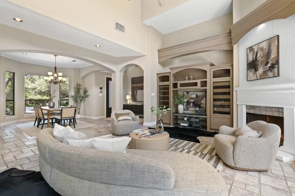 5 Tiburon Court The Hills, TX 78738