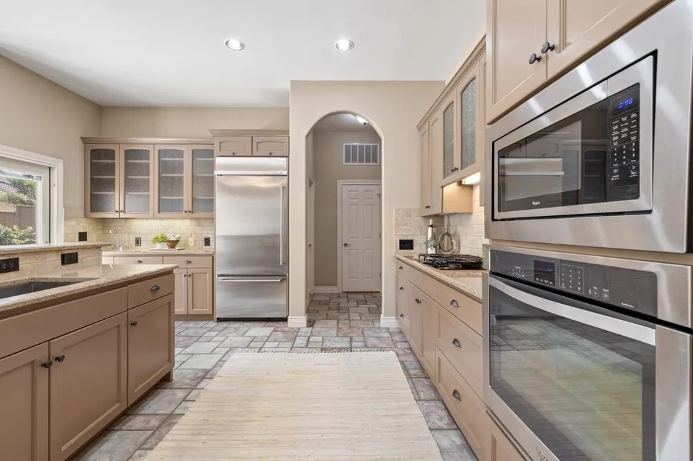 5 Tiburon Court The Hills, TX 78738