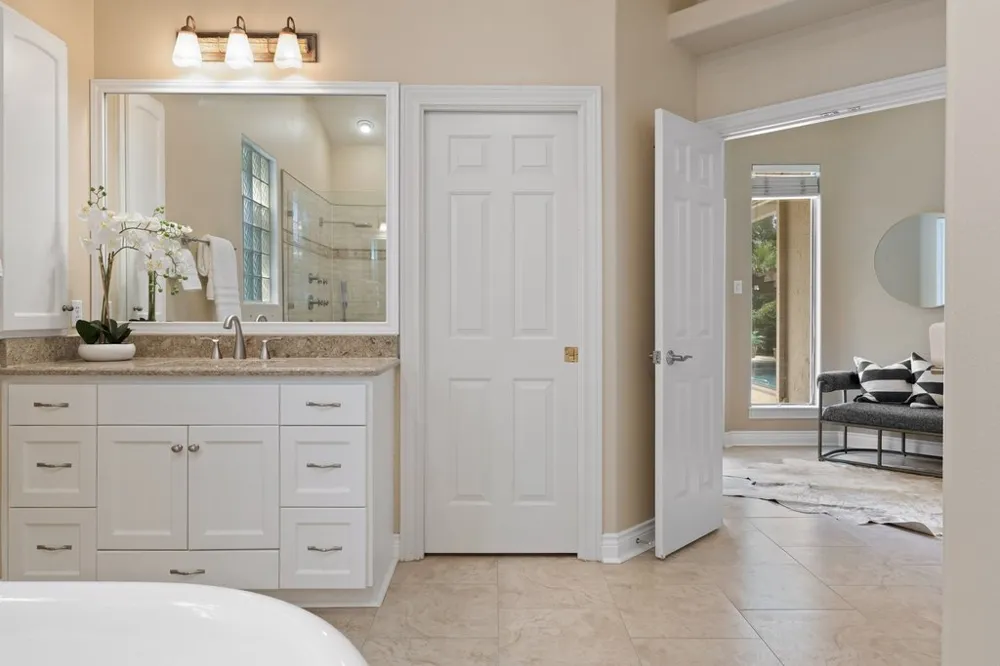 5 Tiburon Court The Hills, TX 78738