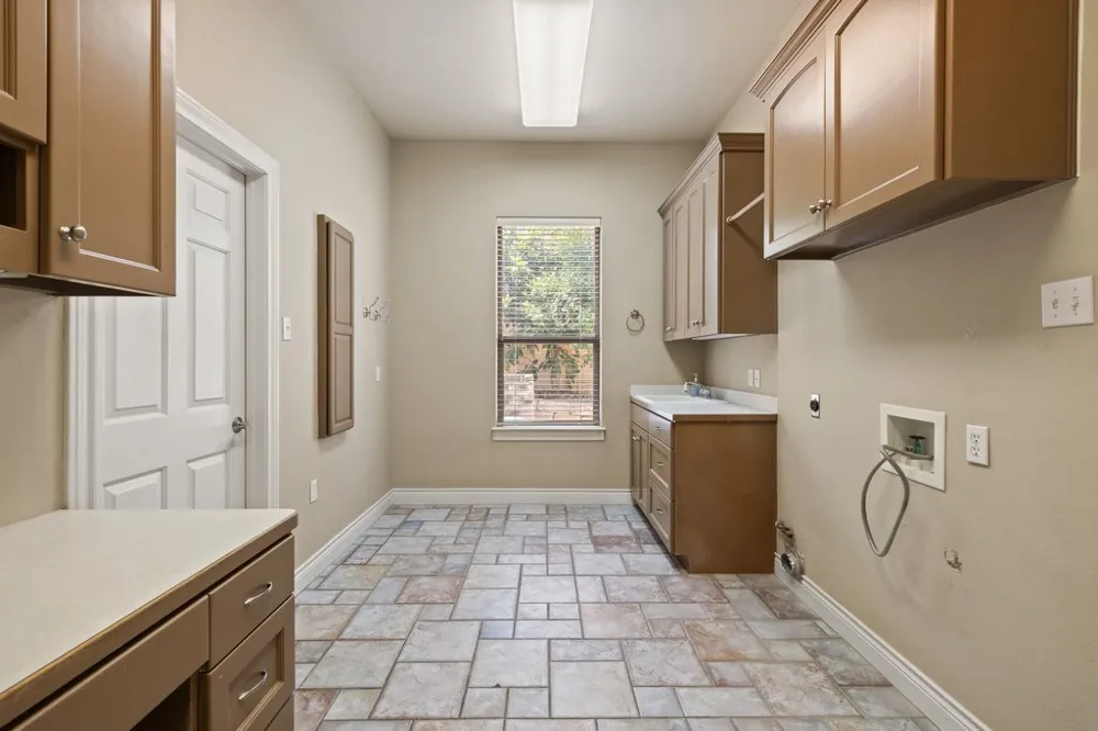 5 Tiburon Court The Hills, TX 78738