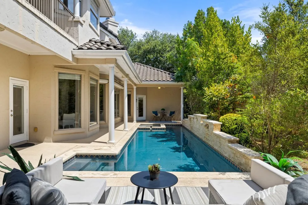 5 Tiburon Court The Hills, TX 78738