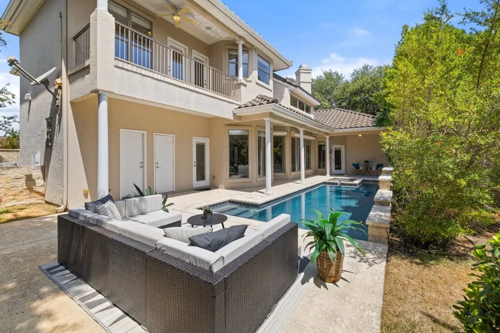 5 Tiburon Court The Hills, TX 78738