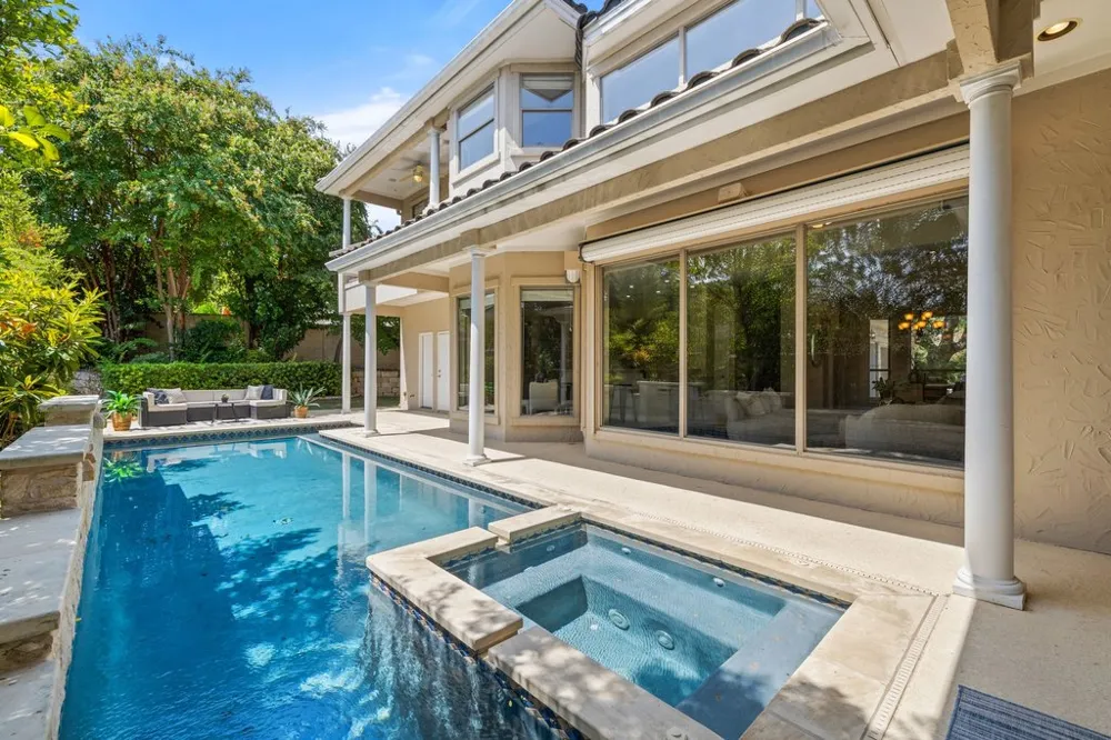 5 Tiburon Court The Hills, TX 78738