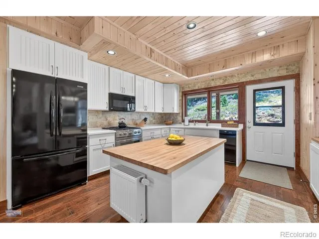 942 Spruce Drive Lyons, CO 80540