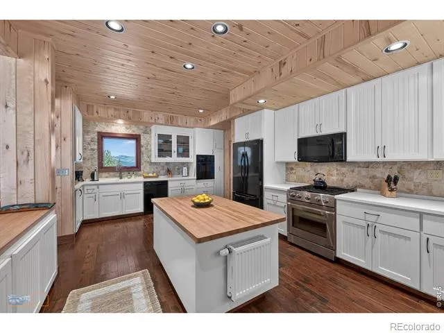 942 Spruce Drive Lyons, CO 80540