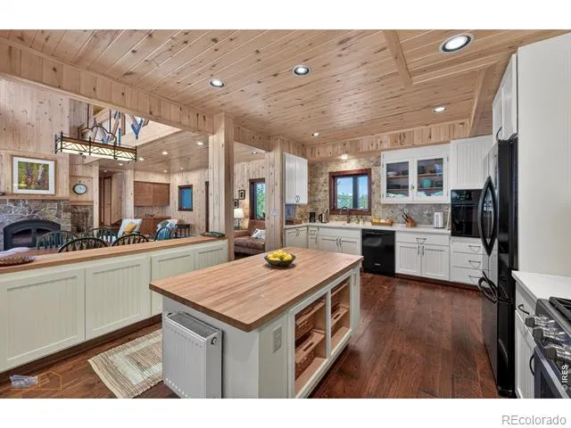 942 Spruce Drive Lyons, CO 80540