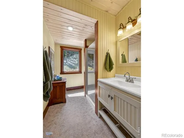 942 Spruce Drive Lyons, CO 80540