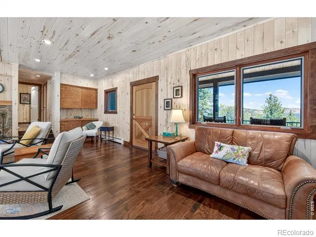 942 Spruce Drive Lyons, CO 80540