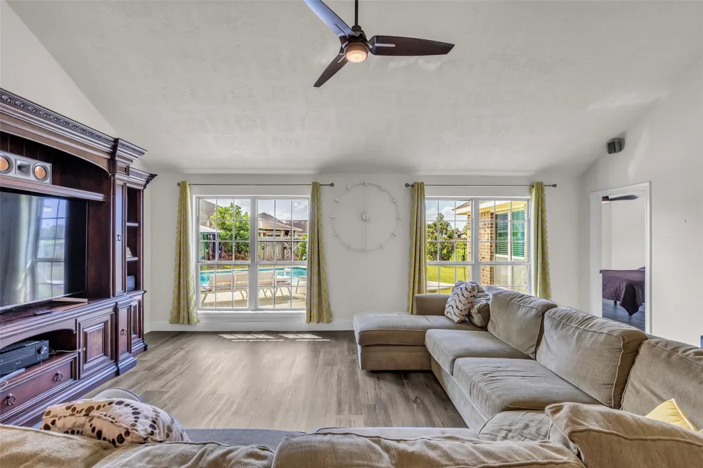 6746 Conroe Circle Manvel, TX 77578