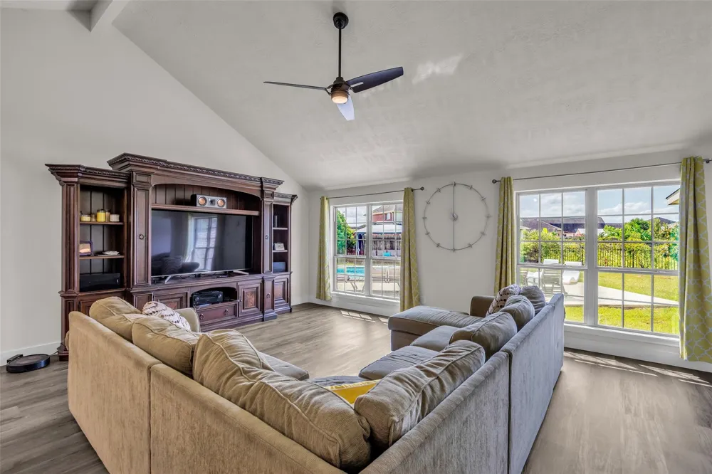 6746 Conroe Circle Manvel, TX 77578