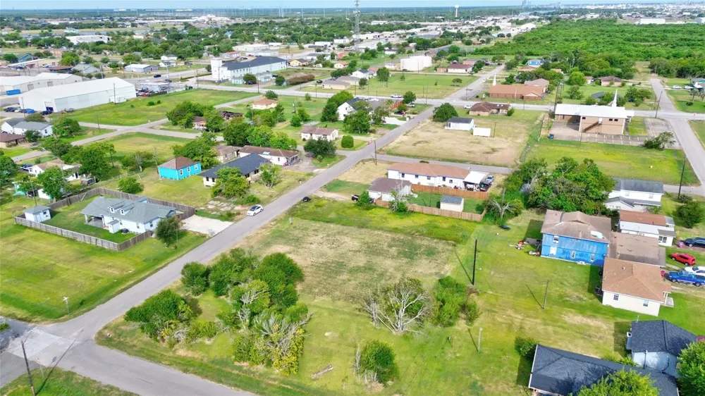 512 S Avenue G Freeport, TX 77541