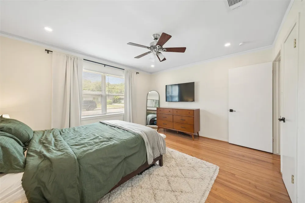 4830 Hummingbird Street Houston, TX 77035