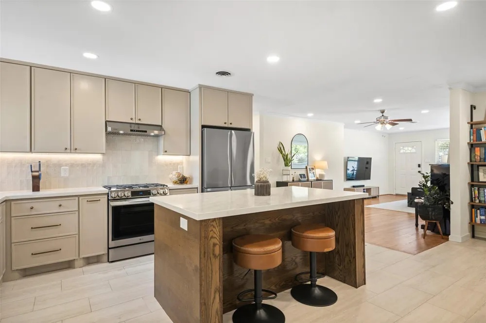 4830 Hummingbird Street Houston, TX 77035