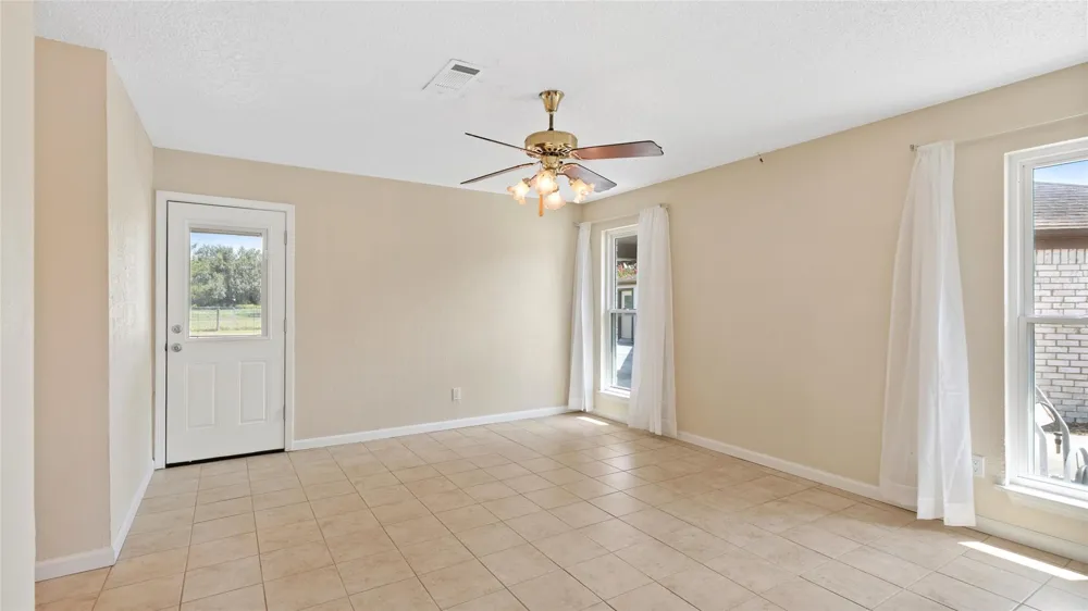 2915 Cemetery Road Santa Fe, TX 77517