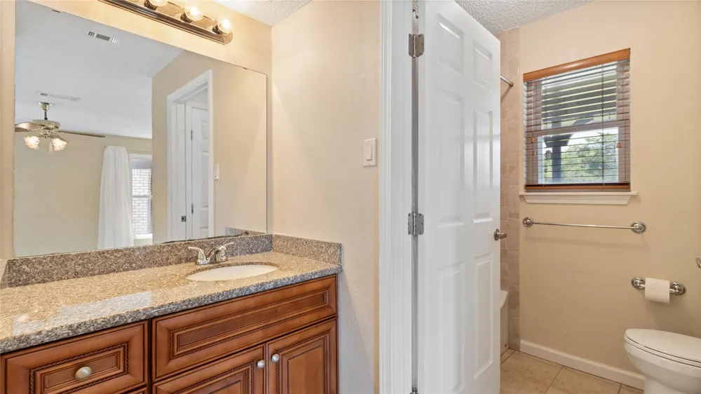 2915 Cemetery Road Santa Fe, TX 77517