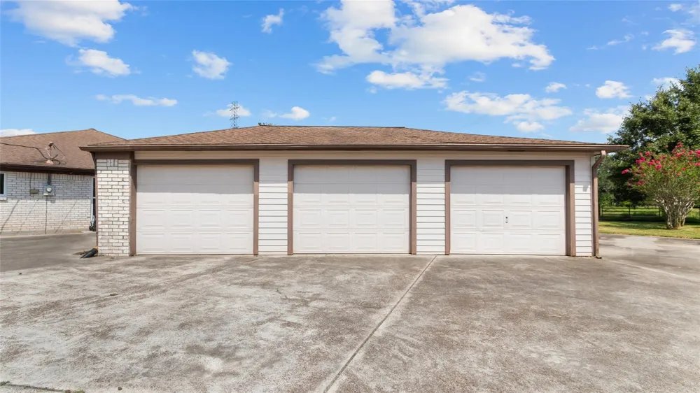 2915 Cemetery Road Santa Fe, TX 77517