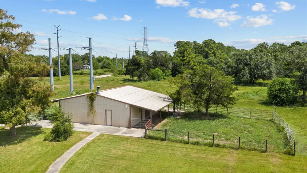2915 Cemetery Road Santa Fe, TX 77517