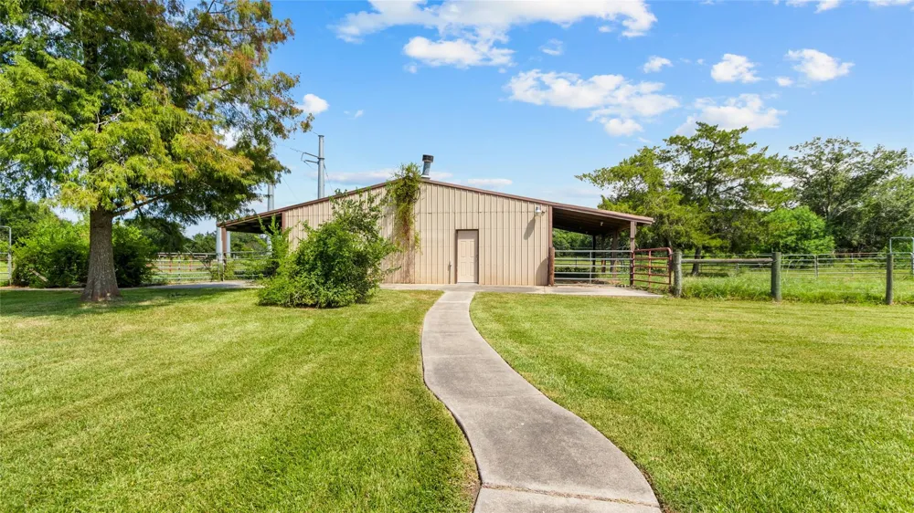 2915 Cemetery Road Santa Fe, TX 77517