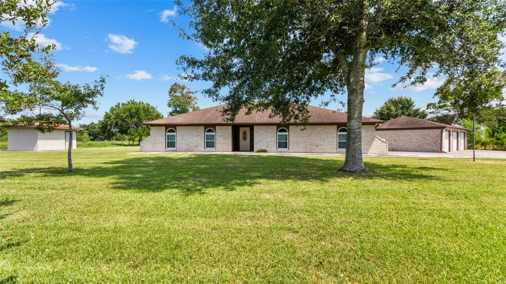2915 Cemetery Road Santa Fe, TX 77517