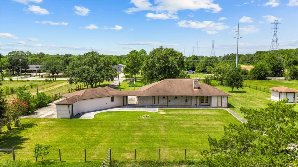 2915 Cemetery Road Santa Fe, TX 77517