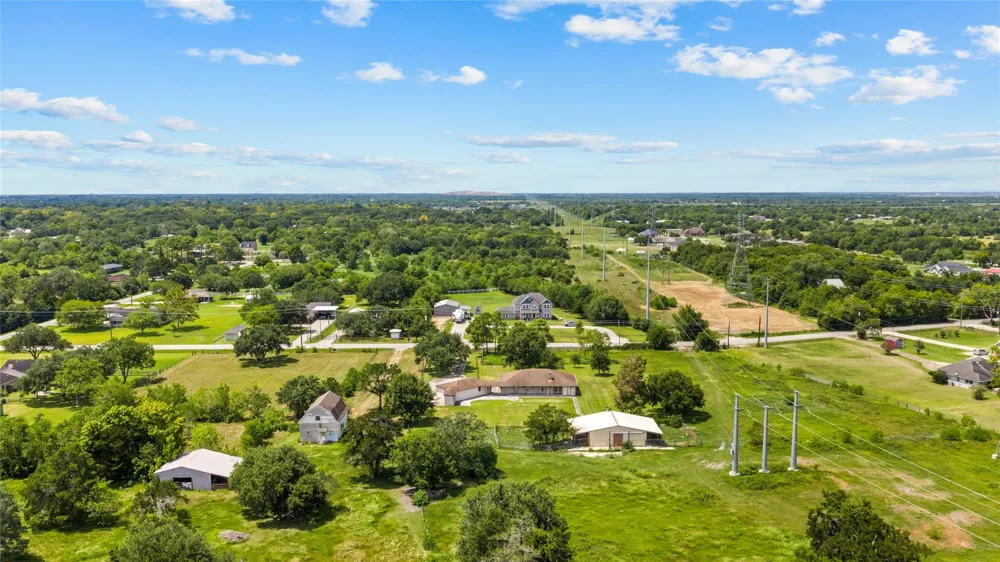 2915 Cemetery Road Santa Fe, TX 77517