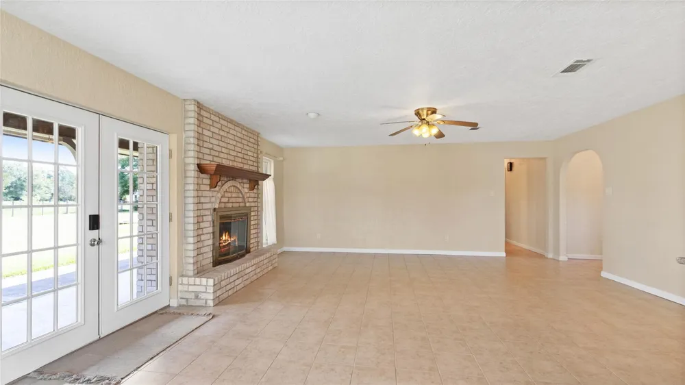 2915 Cemetery Road Santa Fe, TX 77517