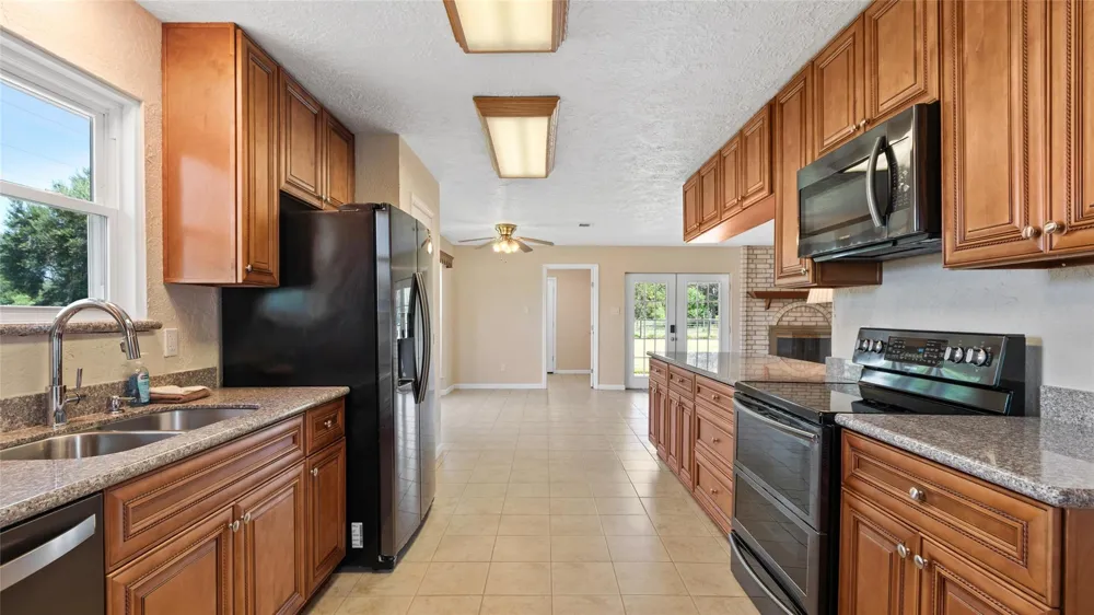 2915 Cemetery Road Santa Fe, TX 77517