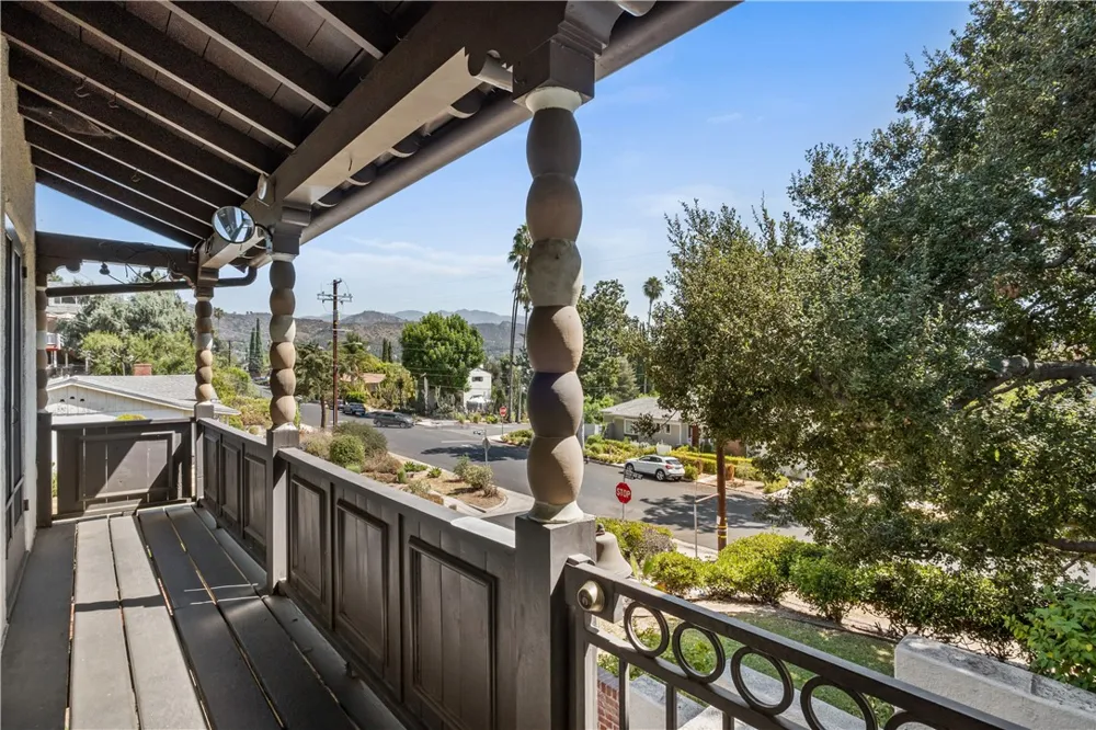 4691 College View Los Angeles, CA 90041