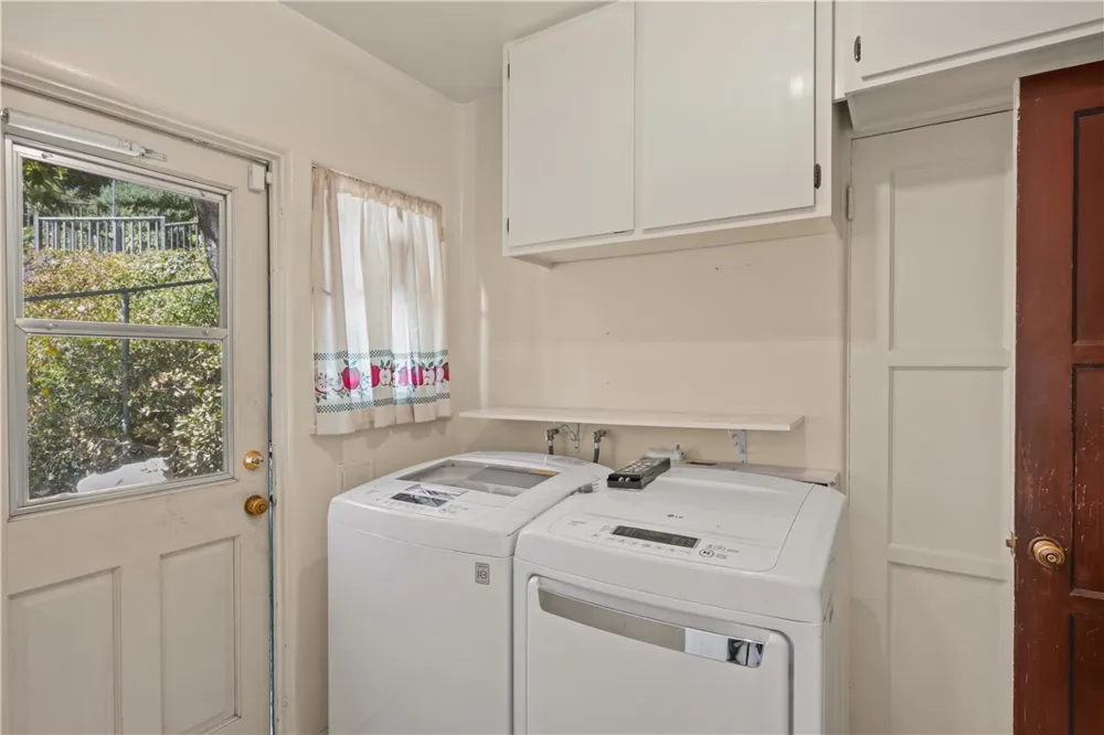 4691 College View Los Angeles, CA 90041