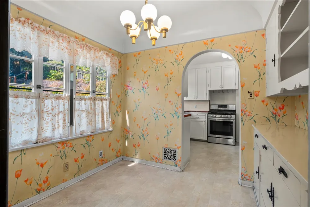 4691 College View Los Angeles, CA 90041