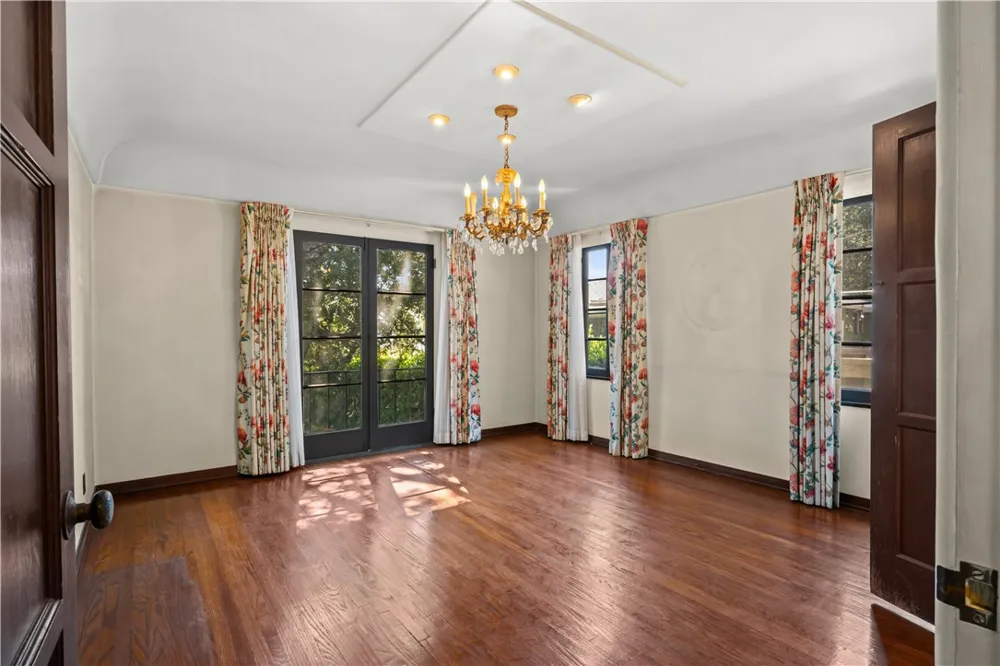 4691 College View Los Angeles, CA 90041