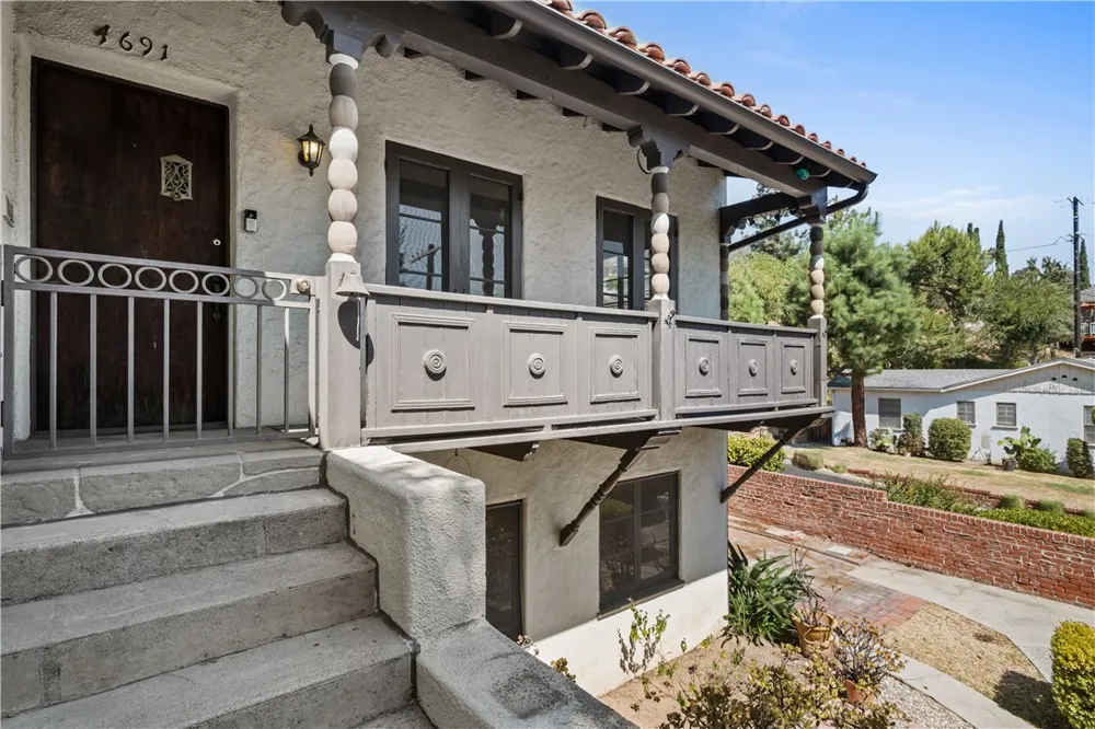 4691 College View Los Angeles, CA 90041