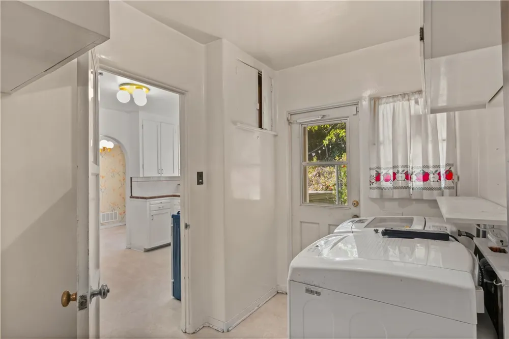 4691 College View Los Angeles, CA 90041