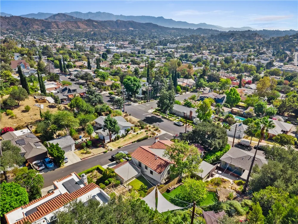 4691 College View Los Angeles, CA 90041