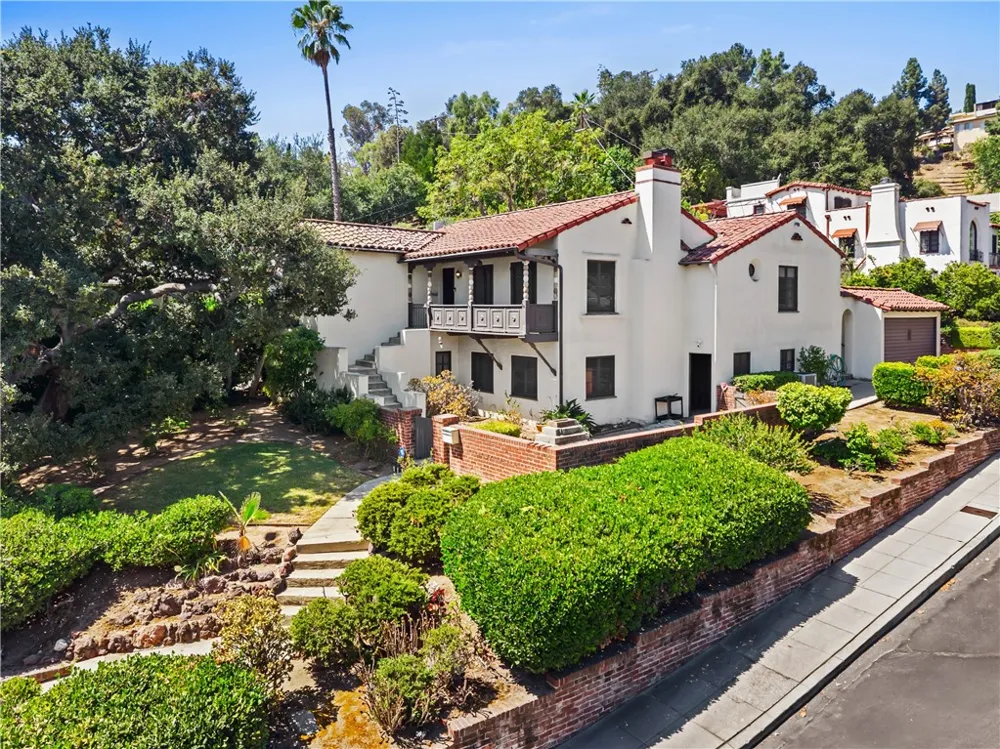4691 College View Los Angeles, CA 90041