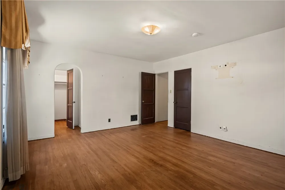 4691 College View Los Angeles, CA 90041