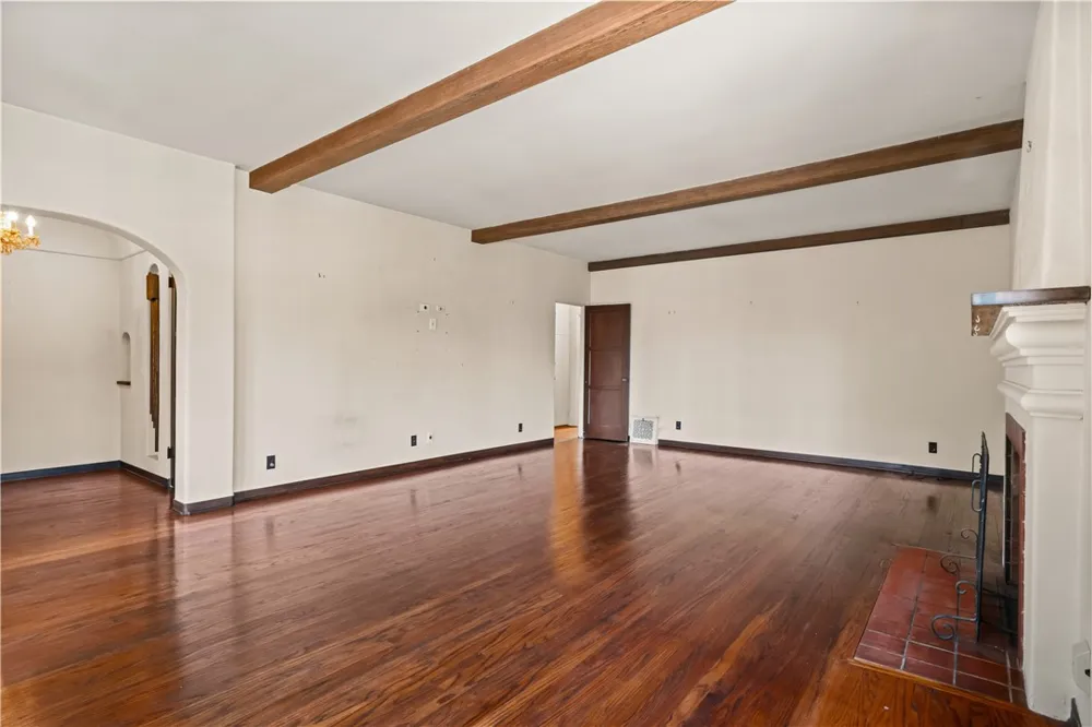 4691 College View Los Angeles, CA 90041
