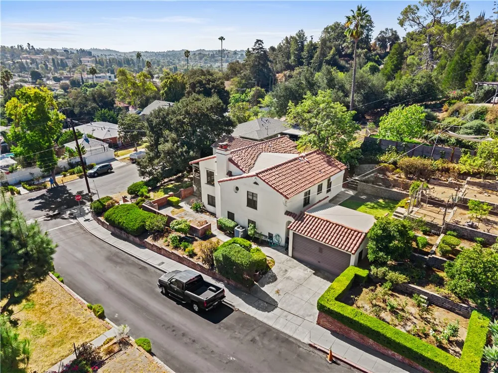 4691 College View Los Angeles, CA 90041