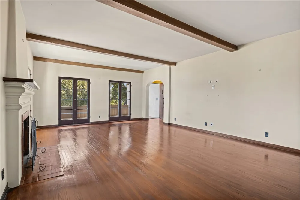 4691 College View Los Angeles, CA 90041
