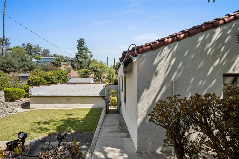 4691 College View Los Angeles, CA 90041