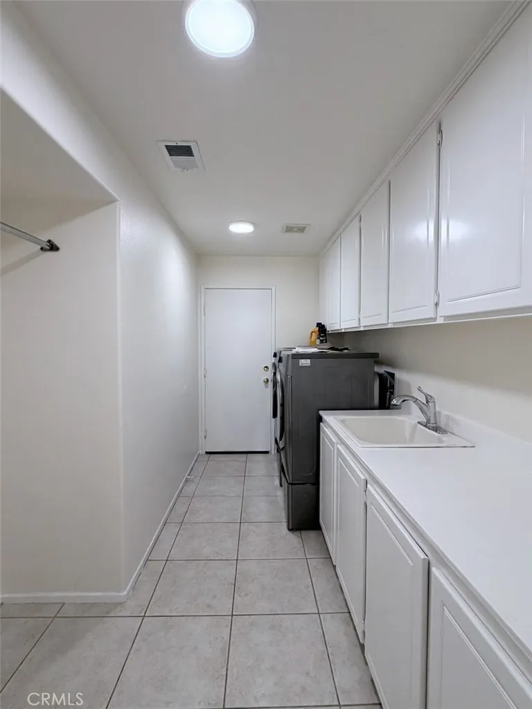 6879 Red Cardinal Court Corona, CA 92880