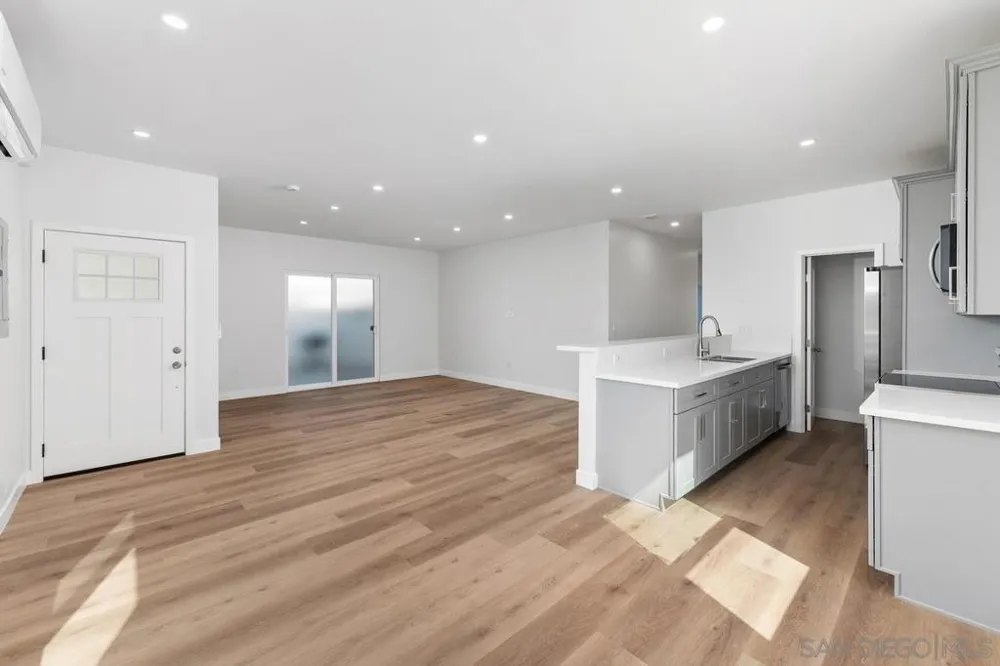 10347 Lipscomb Dr San Diego, CA 92126